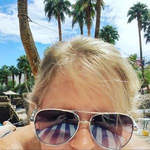 Meet your Posher, Julie